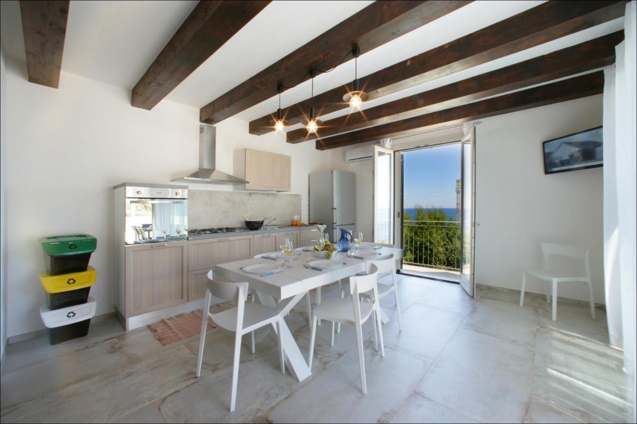 Villa Antonia - Vasca Idromassaggio Terrazza Vista Mare 산비토로카포 외부 사진