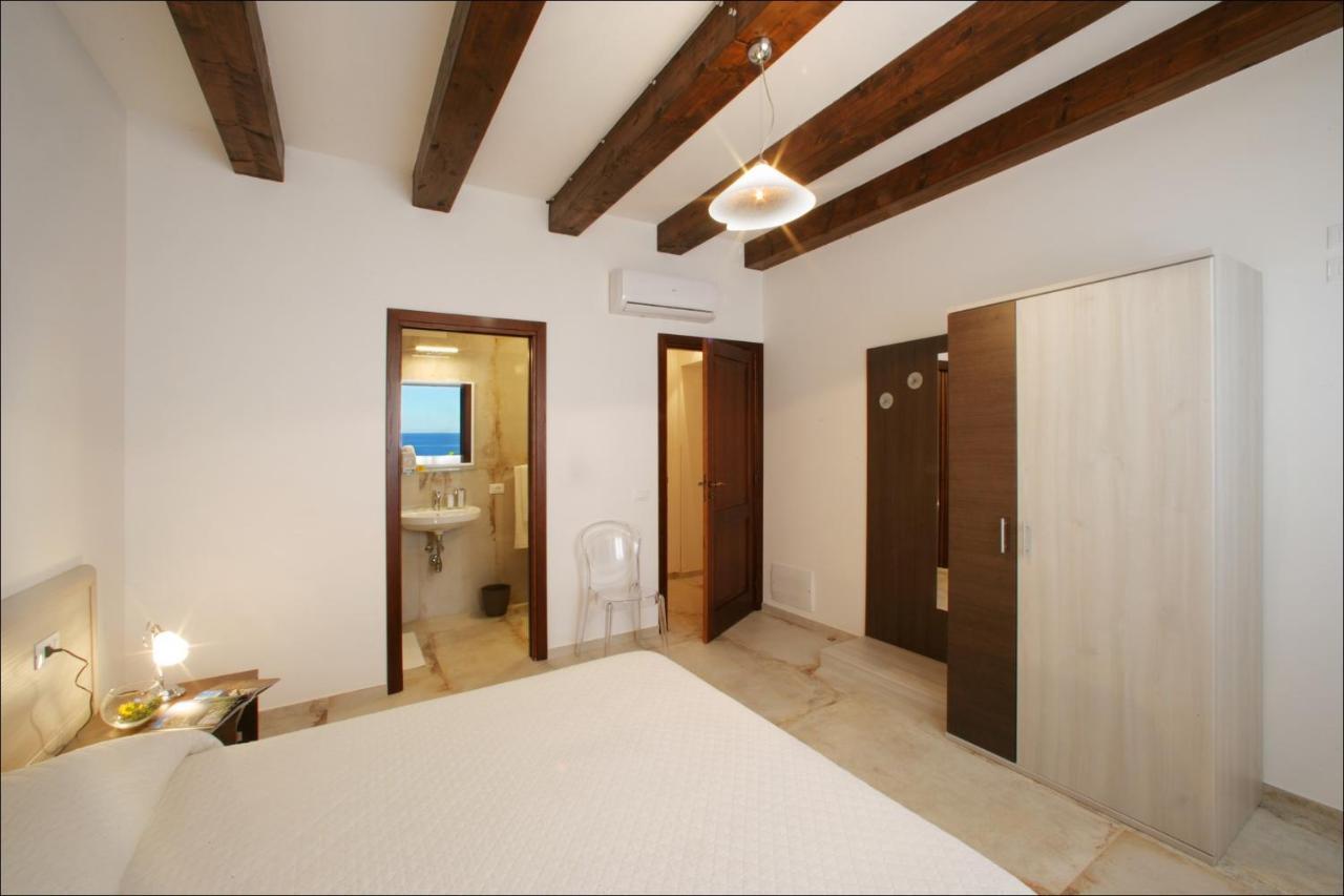 Villa Antonia - Vasca Idromassaggio Terrazza Vista Mare 산비토로카포 외부 사진