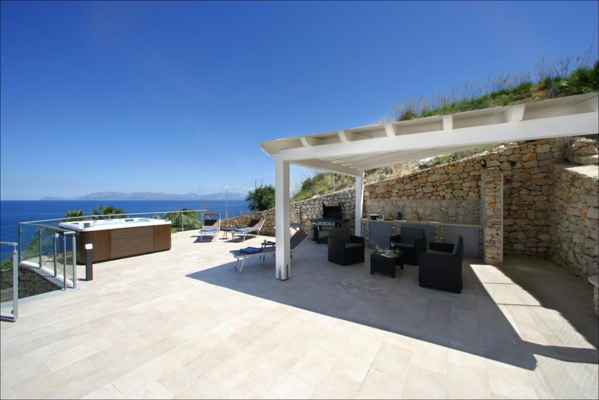 Villa Antonia - Vasca Idromassaggio Terrazza Vista Mare 산비토로카포 외부 사진